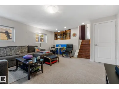 4103 44 AV photo 28