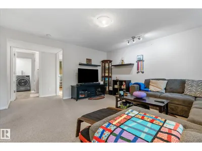 4103 44 AV photo 29