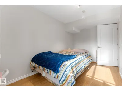 4103 44 AV photo 30