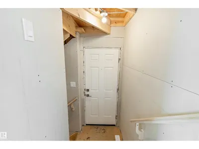 1012 14 AV NW photo 36
