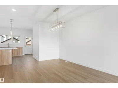 1012 14 AV NW photo 5
