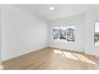 1060 14 AV NW photo 5