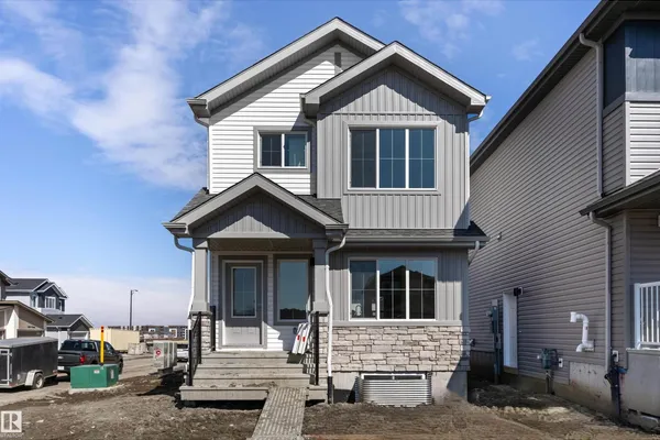 1060 14 AV NW photo 2