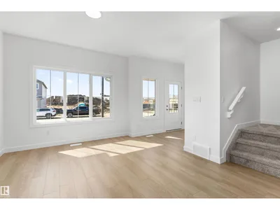1060 14 AV NW photo 7