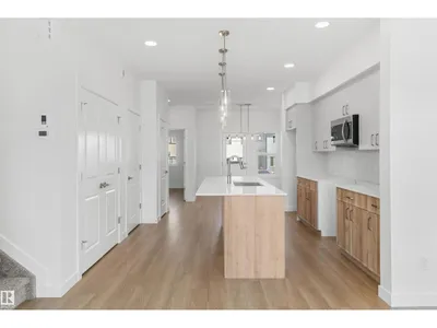 1060 14 AV NW photo 17