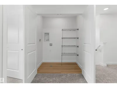1060 14 AV NW photo 22