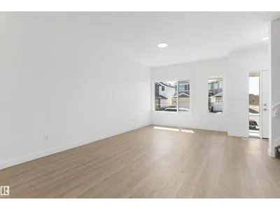 1056 14 AV NW photo 12