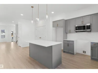1056 14 AV NW photo 15