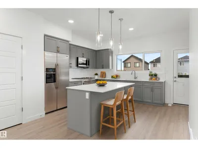 1056 14 AV NW photo 17