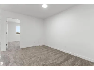 1056 14 AV NW photo 26