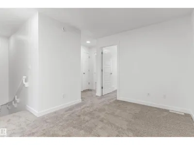 1056 14 AV NW photo 27