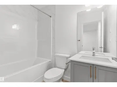 1056 14 AV NW photo 33