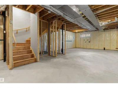 1056 14 AV NW photo 36