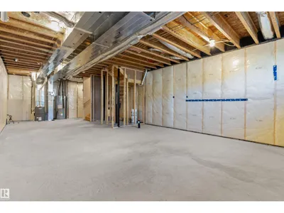 1056 14 AV NW photo 37