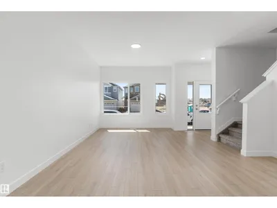 1056 14 AV NW photo 6