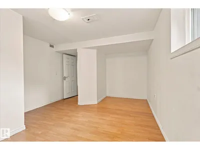 8742 151 ST NW photo 32