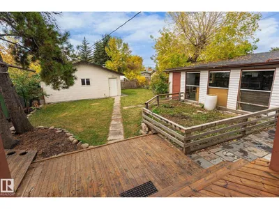 8742 151 ST NW photo 46
