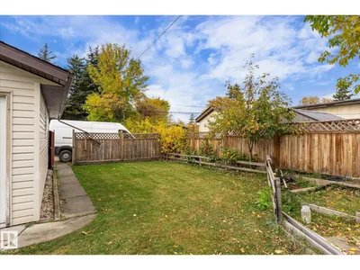 8742 151 ST NW photo 51