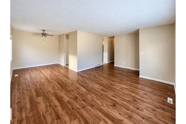 14212 114 ST NW photo 3