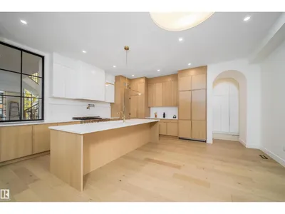10414 134 ST NW photo 33