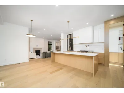 10414 134 ST NW photo 31