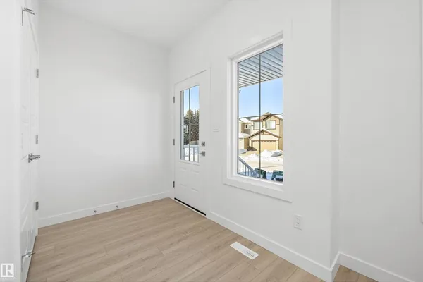 20715 43 AV NW photo 3
