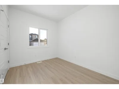 20715 43 AV NW photo 4