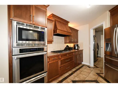 9606 82 AV photo 11