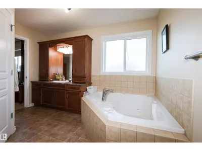9606 82 AV photo 27