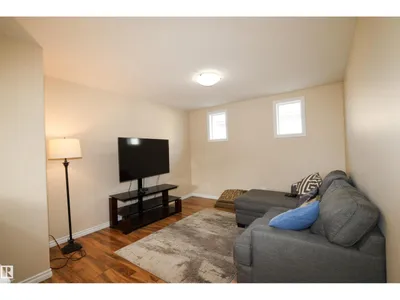 9606 82 AV photo 22
