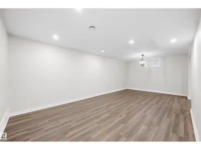 8914 162 ST NW photo 42