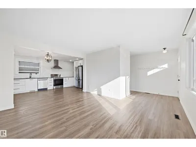 8914 162 ST NW photo 6
