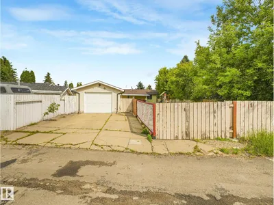 9315 151 AV NW photo 11