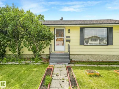 9315 151 AV NW photo 4