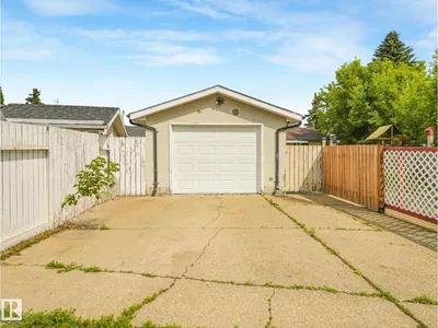 9315 151 AV NW photo 9