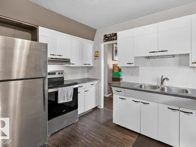 3829 110 AV NW photo 10