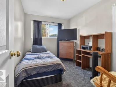 3829 110 AV NW photo 14