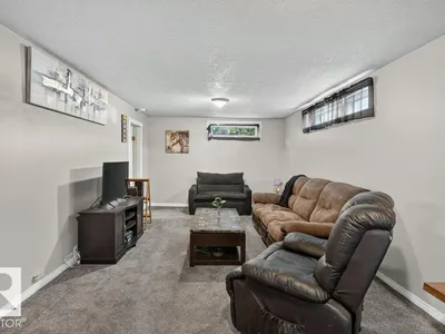 3829 110 AV NW photo 21