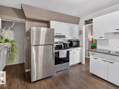 3829 110 AV NW photo 9