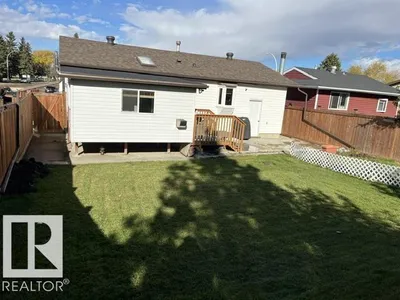 11945 138 AV NW photo 4