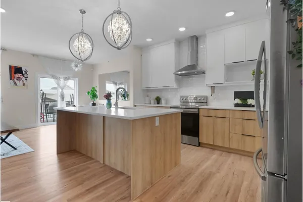 9923 222 ST NW photo 2