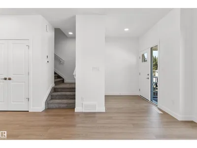 20703 43 AV NW photo 8