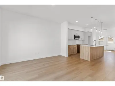 20703 43 AV NW photo 9