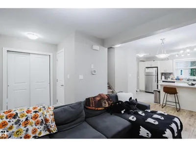 10204 - 10210 113 AV NW photo 11