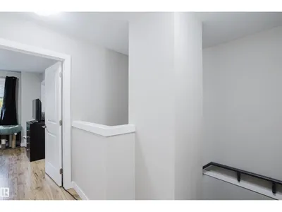 10204 - 10210 113 AV NW photo 15