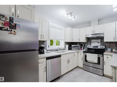 10204 - 10210 113 AV NW photo 22