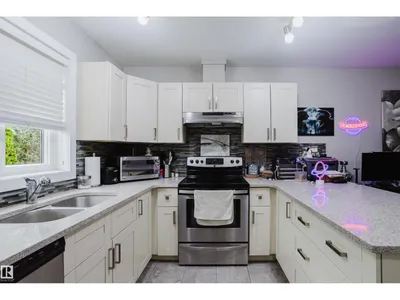 10204 - 10210 113 AV NW photo 23
