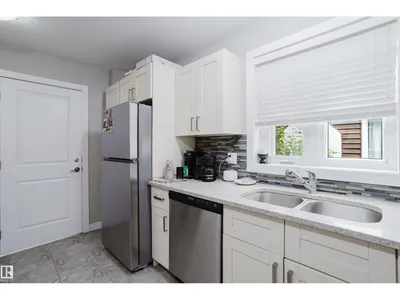10204 - 10210 113 AV NW photo 24