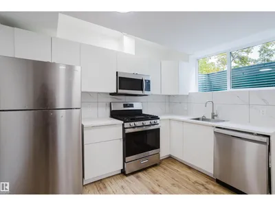 10204 - 10210 113 AV NW photo 36