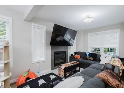10204 - 10210 113 AV NW photo 9